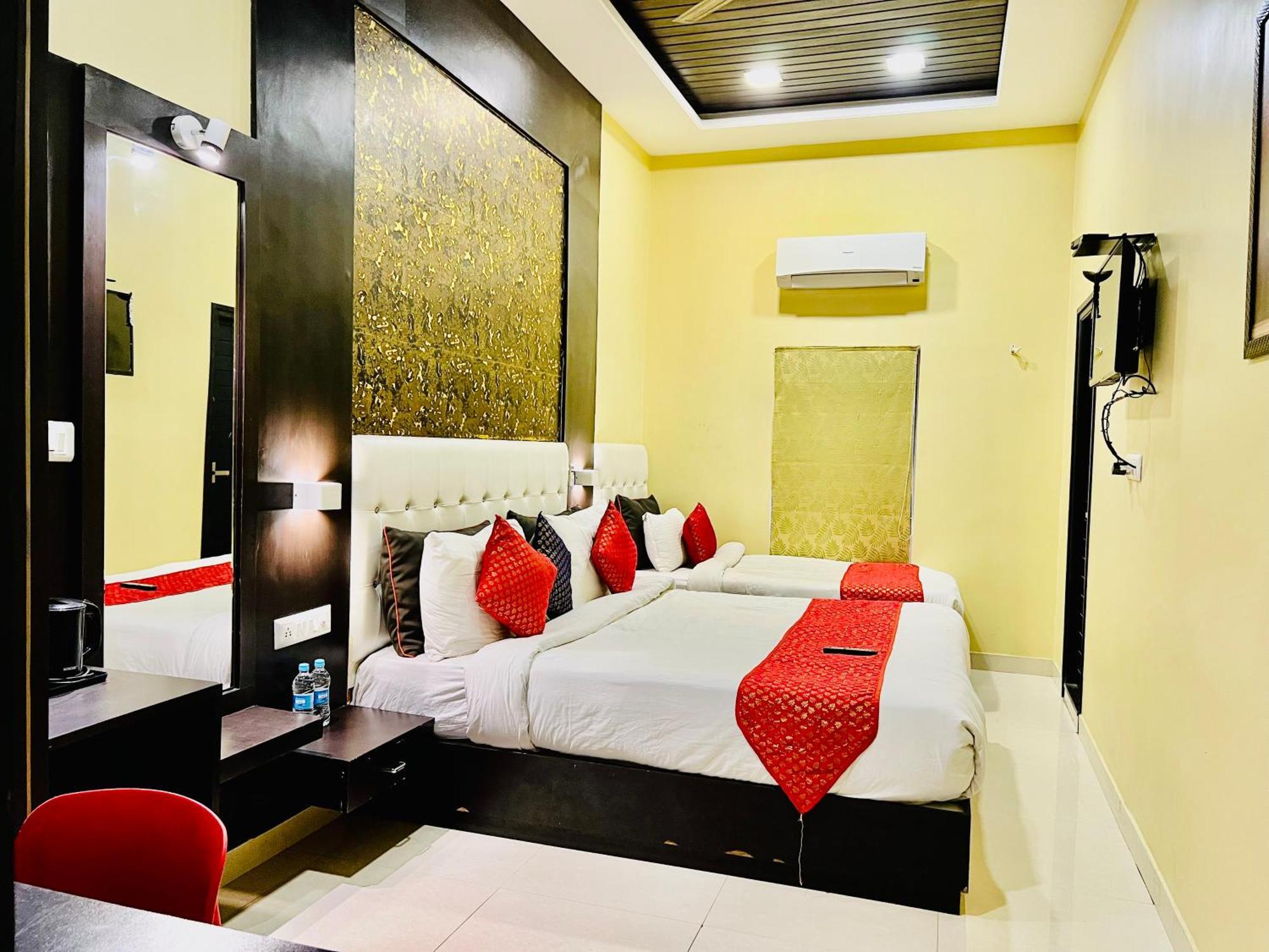 Hotel Grand Bhagwat, Udaipur Exteriör bild
