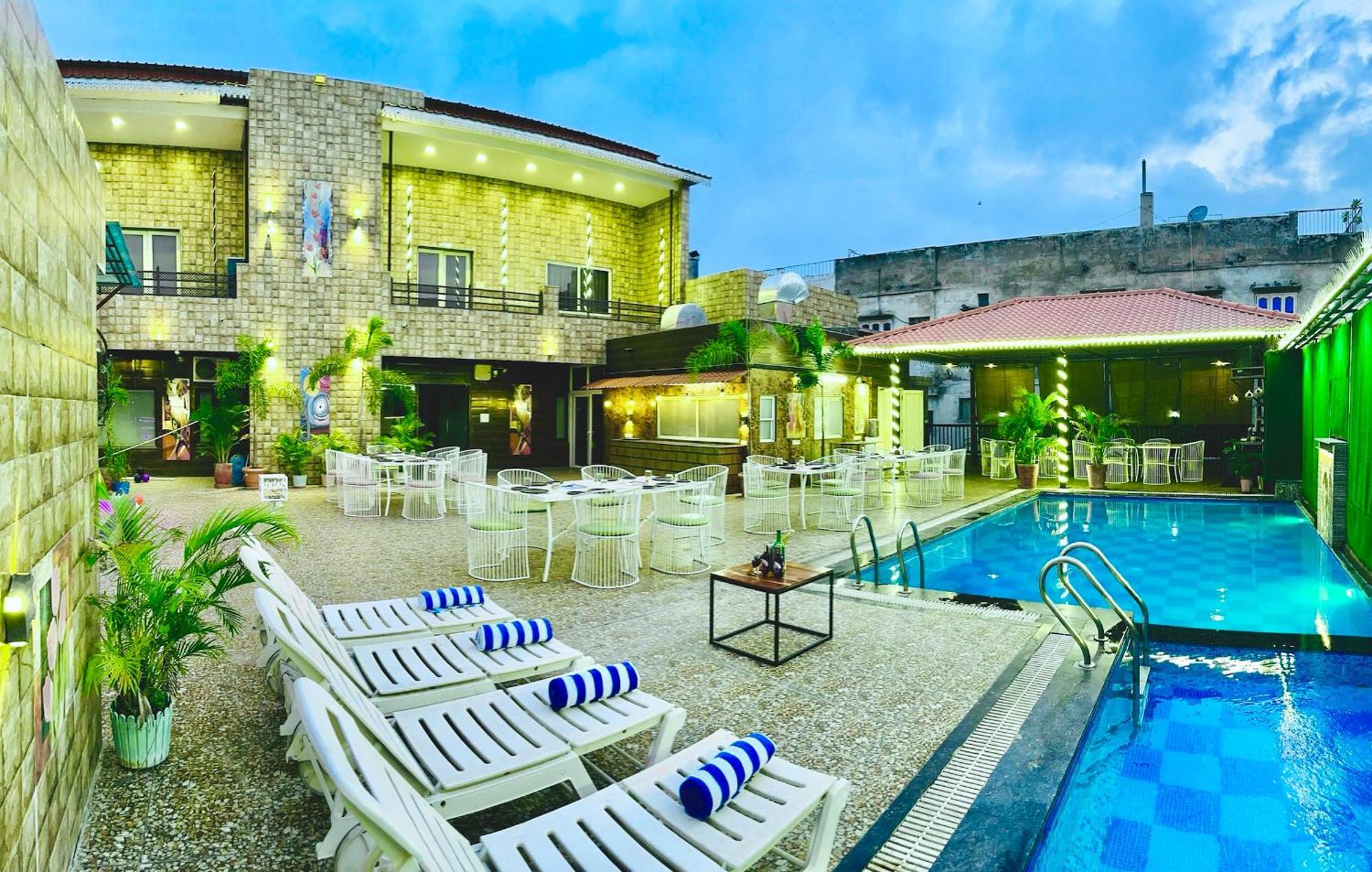 Hotel Grand Bhagwat, Udaipur Exteriör bild