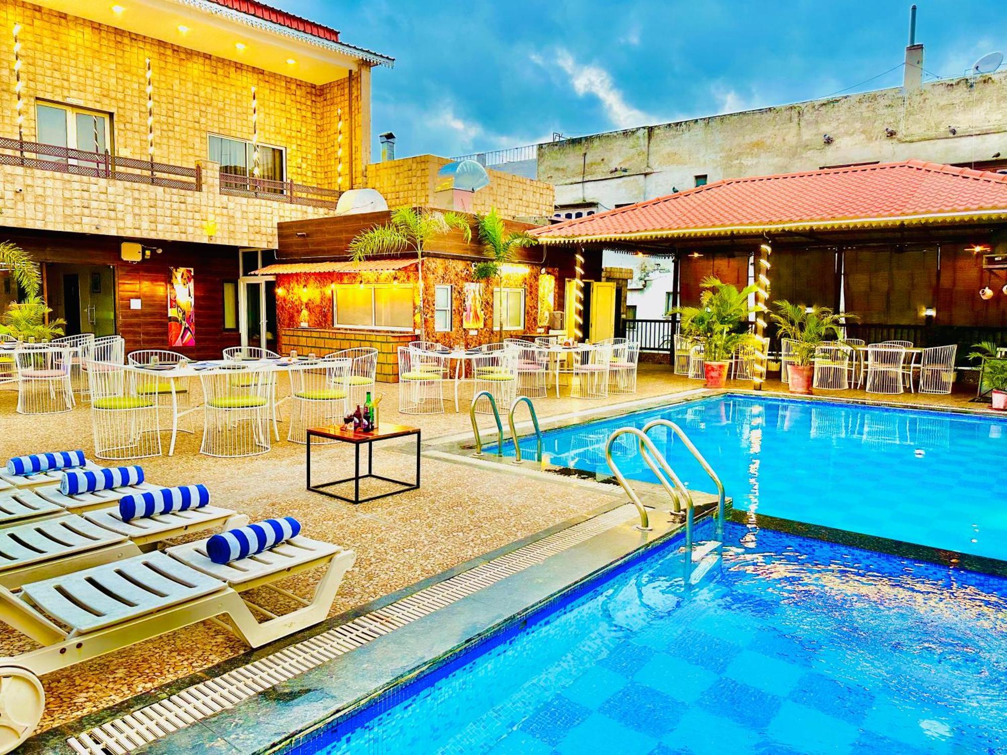 Hotel Grand Bhagwat, Udaipur Exteriör bild